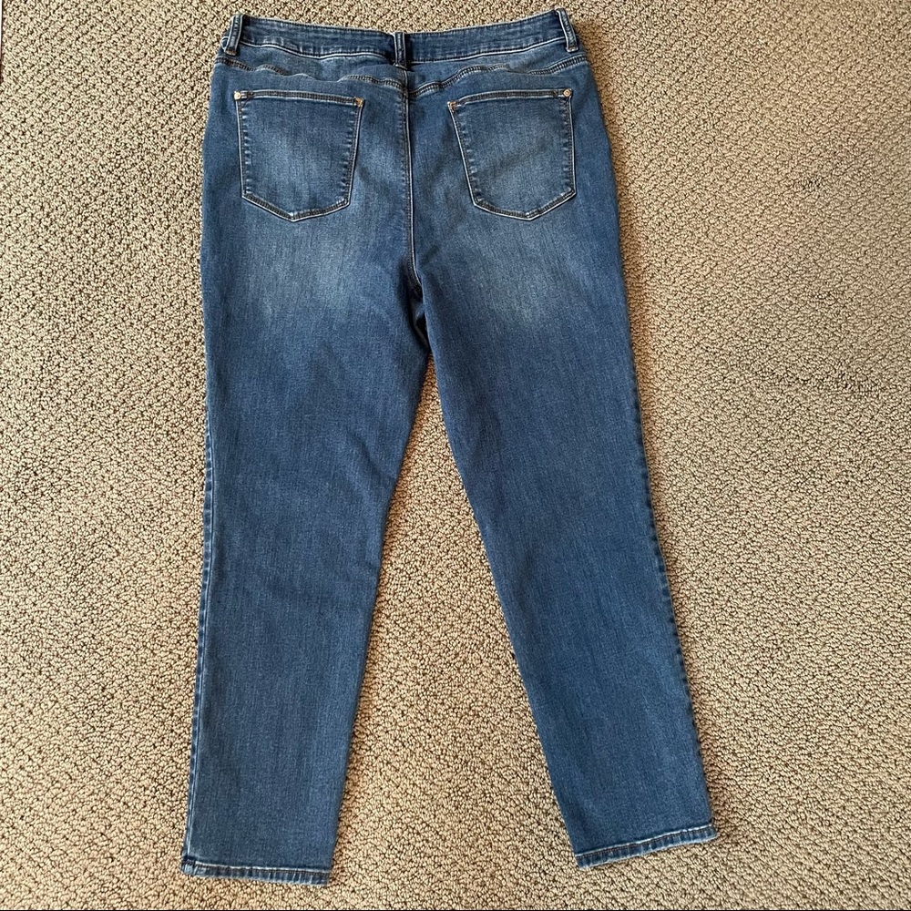 Chico's the Platinum High Rise Ankle Medium Wash Denim Blue Jeans Size 2 - Picture 3 of 11